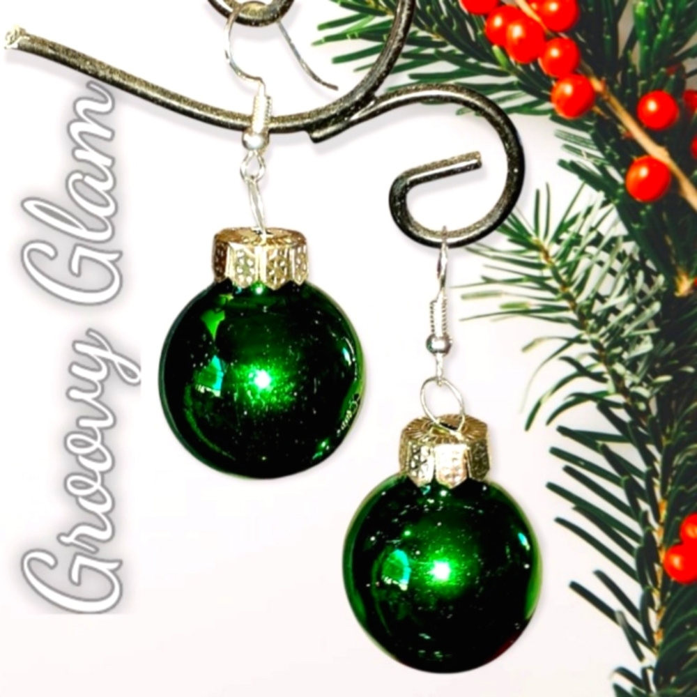 GROOVY GLAM Green Mini Ornament Earrings